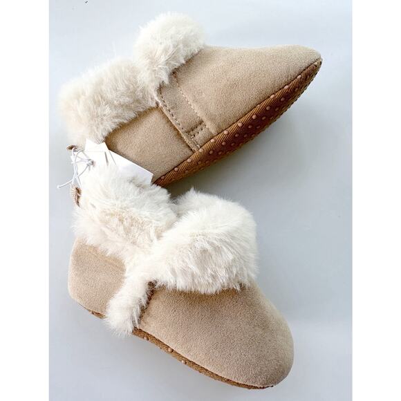 Old Navy Baby Booties 6-12 months Suede Faux Fur Slip On Cozy Light Taupe - Picture 5 of 5